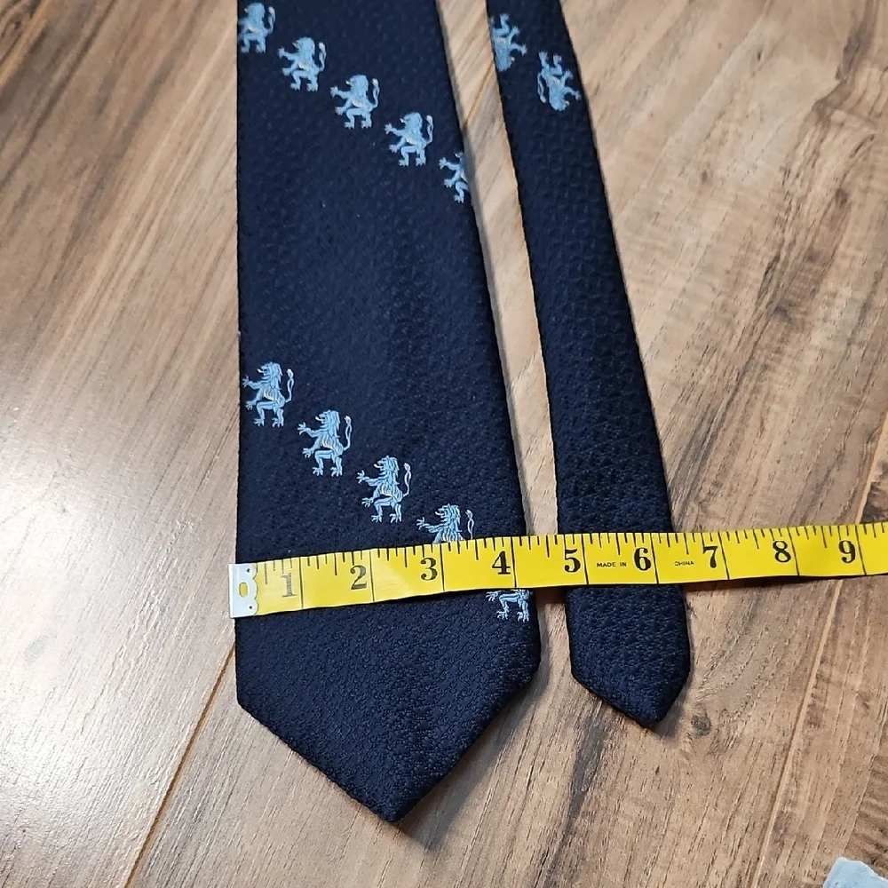 Resilio Piggs & Parsons Vintage Navy Blue Lion Patterned Men's Tie